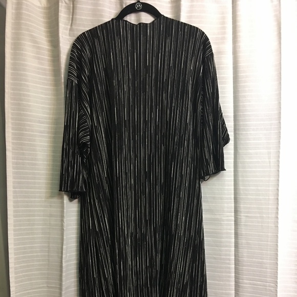 Lularoe M Shirley Kimono - Picture 2 of 5